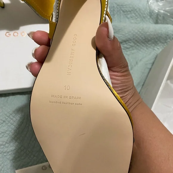 GOOD AMERICAN Crystal crush lucite sandal in ๐ lemonade ๐ - Picture 5 of 7